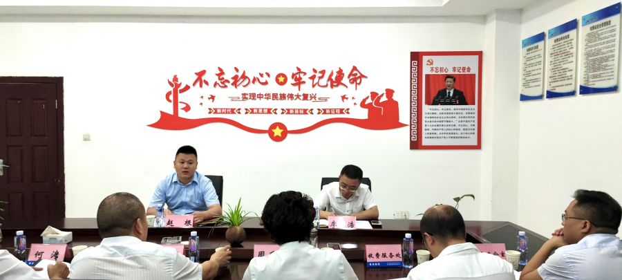 蜀道高速集團(tuán)黨委副書記、董事趙根赴南渝綿南公司開展2022年“夏送清涼”慰問、專題宣講暨調(diào)研座談會(huì) (3).jpg